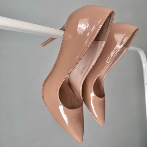 ✖️sold✖️Nude Patent Leather Pumps - Picture 4 of 13